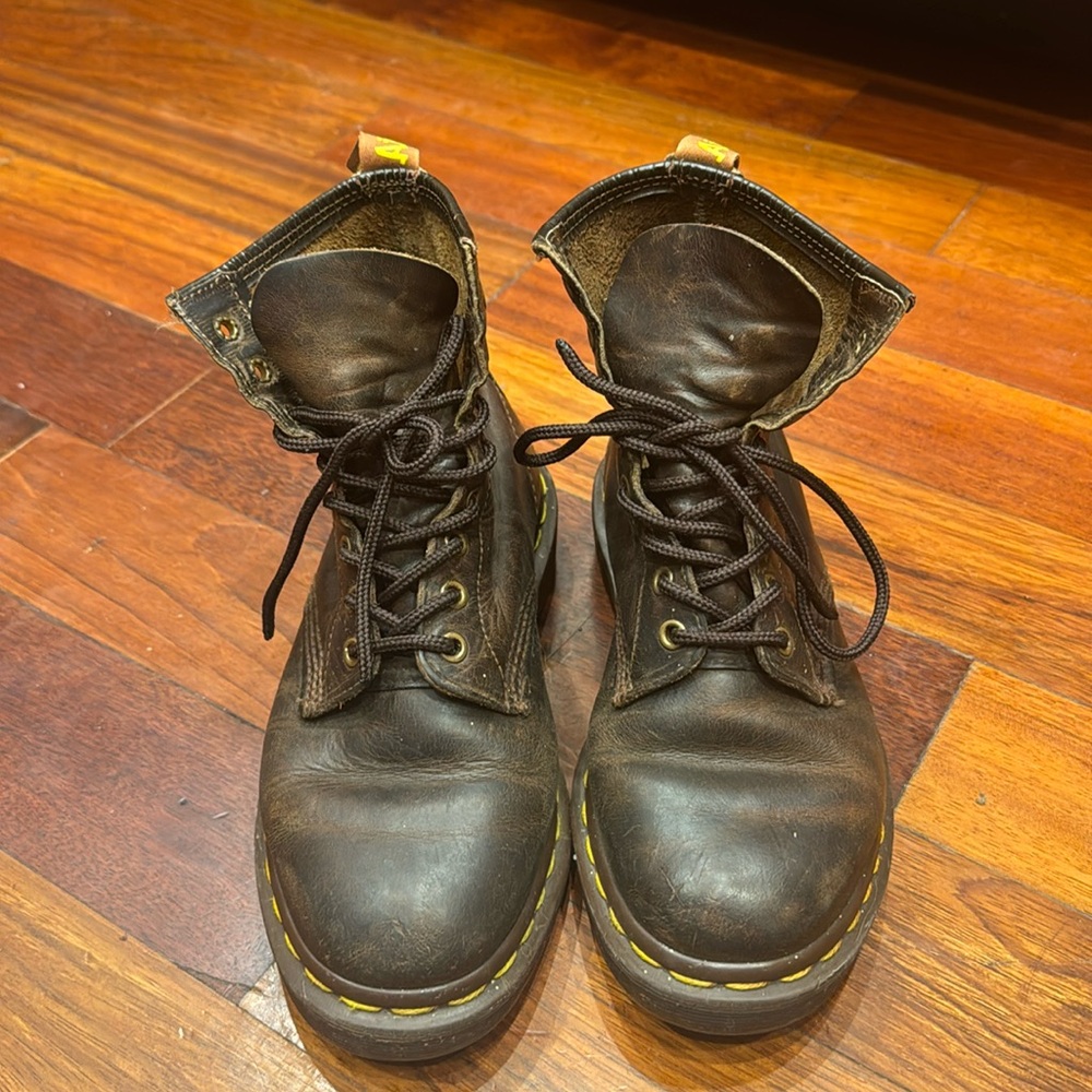 COPY - Vintage Made in England Dr. Marten Boots